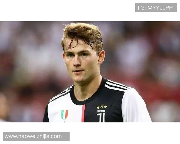 德里赫特获得最佳后卫奖,成为球场上的佼佼者 德里赫特获得最佳后卫奖,成为球场上的佼佼者