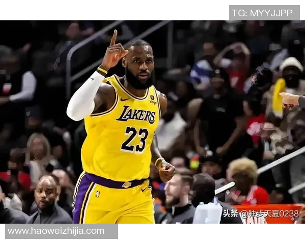 湖人队主场大胜勇士，詹姆斯狂砍三双创纪录